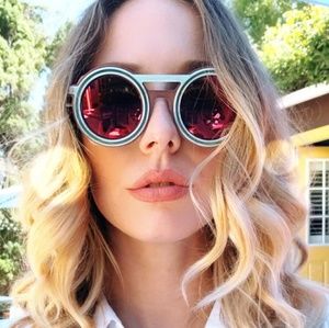 Meet your Posher, Dana